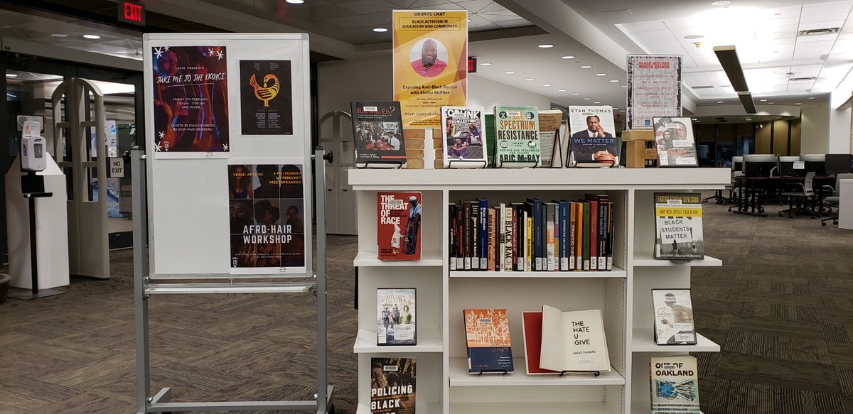 A shelf with books on it.