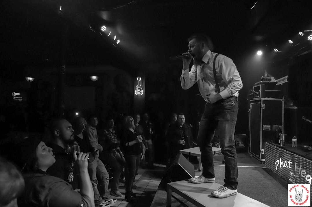 RockinImages's tweet photo. I love a good crowed shot when possible! 
#revolutionx #crowedshot #concertphotographer #livemusic #rockinimagesbyashley #rockerchixpromoters #phatheads2 https://t.co/haHaAKXJRA