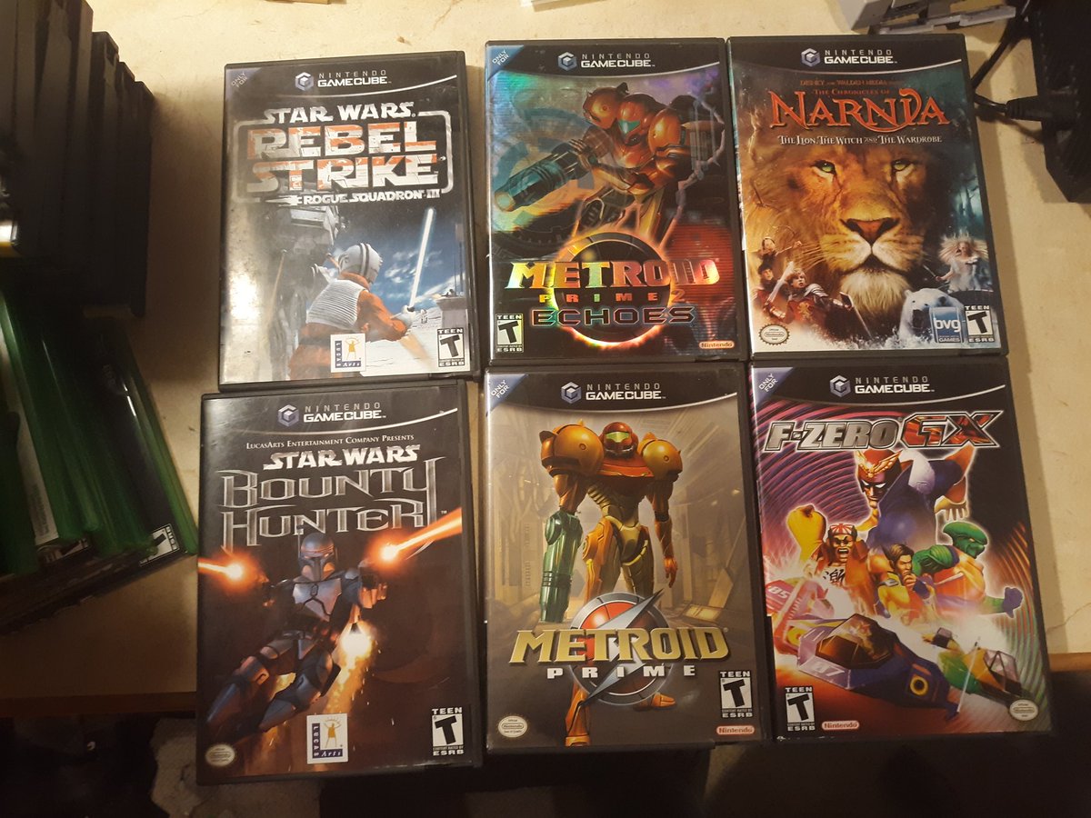 The_OrweII's tweet photo. Haven't posted #RetroGaming stuff in awhile, so here's my recent #Gamecube acquisitions. Love the console and it's games. All of these titles I traded away when I was young and stupid so it's great to have them back!! https://t.co/oGwg1YY2S6