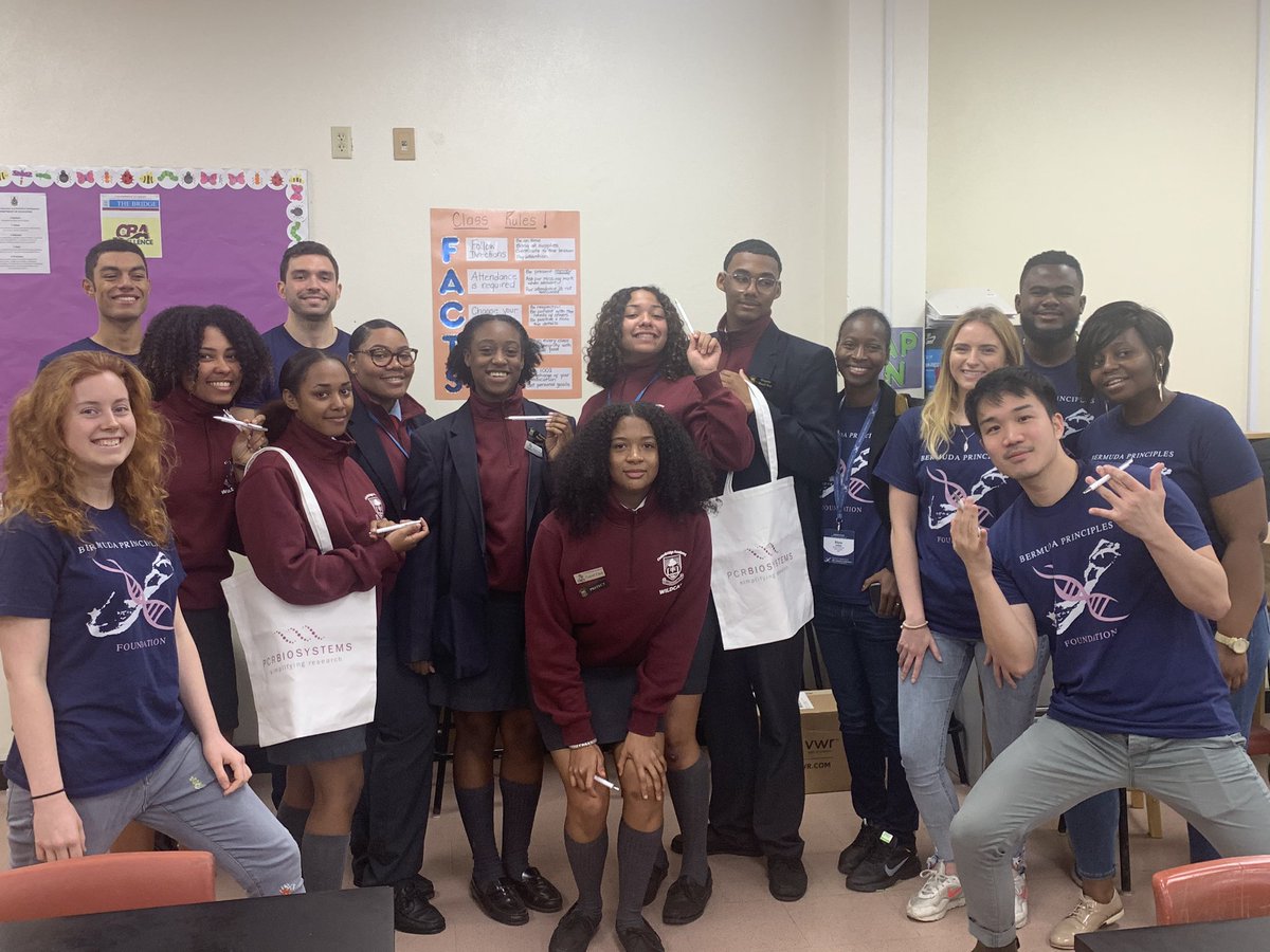 bdaprinciples's tweet photo. Two days left until #BPIT2020 and our 4th school tour has kicked off! We were able to teach the students of @Bermuda about #sicklecell & #bioinformatics #sciencewithscientists #scienceinparadise https://t.co/gamgX94MAu