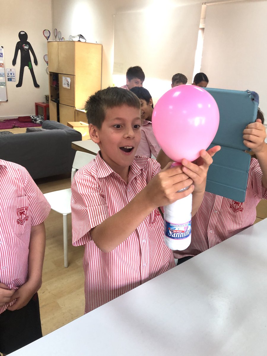 DESSyear5's tweet photo. @DESS_Year5 5red learning about irreversible changes - chemical reactions!!! π©πΌβπ¬π§π»βπ¬π‘#dess_yearfive_red #dess_science #scienceisfun #chemicalreactions https://t.co/4JhgpzAP4a
