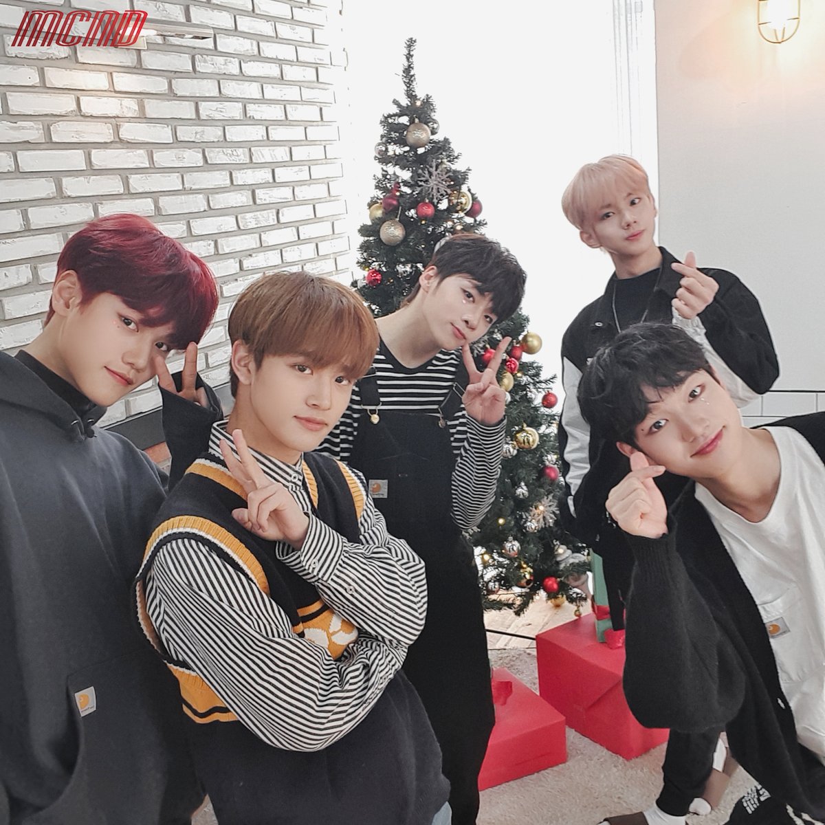 📂 #MCND 외장하드 털이 제 1탄📂

여러분 그런 말 들어보셨어요? 잘생긴 사람을 보면기억을 잃는대요... 세상에 그런 말이 어디있어요. 근데 그거 아세요? 잘생긴 사람을 보면 기억을 잃는대요..

#캐슬제이 #Castle_J #빅 #BIC #민재 #MINJAE #휘준 #HUIJUN #윈 #WIN 
#티오피미디어 #TOPMEDIA