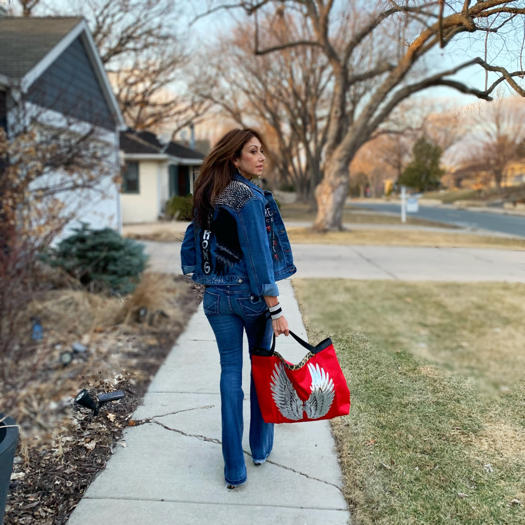 Vanestyleshop's tweet photo. How to use a TOTE BAG and not injure your shoulder in the attempt? https://t.co/tTpyEa29mV https://t.co/RHb7mOcnEx