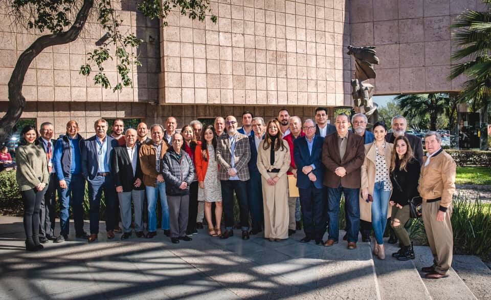 funarq1's tweet photo. 🔸Primer junta 2020.
Proyectos en puerta, a punto de arrancar. 
¡Todos somos FUNARQ!

#becas  #arquitectura #infraestructura #arquitecturauanl #somosuni
#uanl https://t.co/xQKi6gyxdC