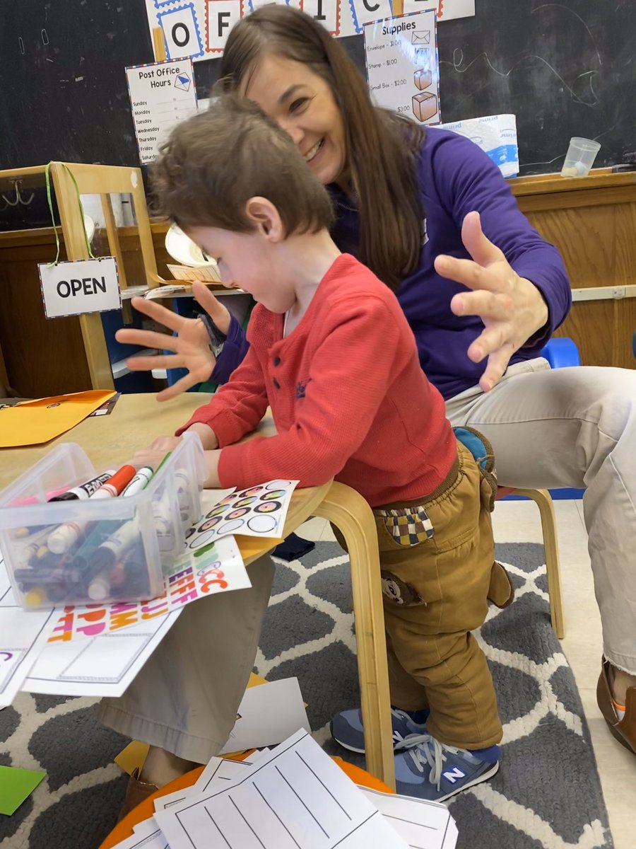 RedClayMobility's tweet photo. A picture is worth a thousand words, and based on thousands of opportunities to practice! Movement Opportunities Via Education(MOVE) is a team based approach to maximize mobility skills. In the blur of an ordinary preschool day, the impossible is possible💕💪 #TrustTheProcess https://t.co/KT2FdZ8nE6