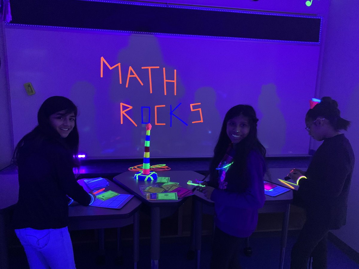 AzaleaLaMaestra's tweet photo. #Ruthes #RelevantReview @MelissaAldana13 @MrsSandoval3 @makingmoonmoves https://t.co/wsudLODTsJ