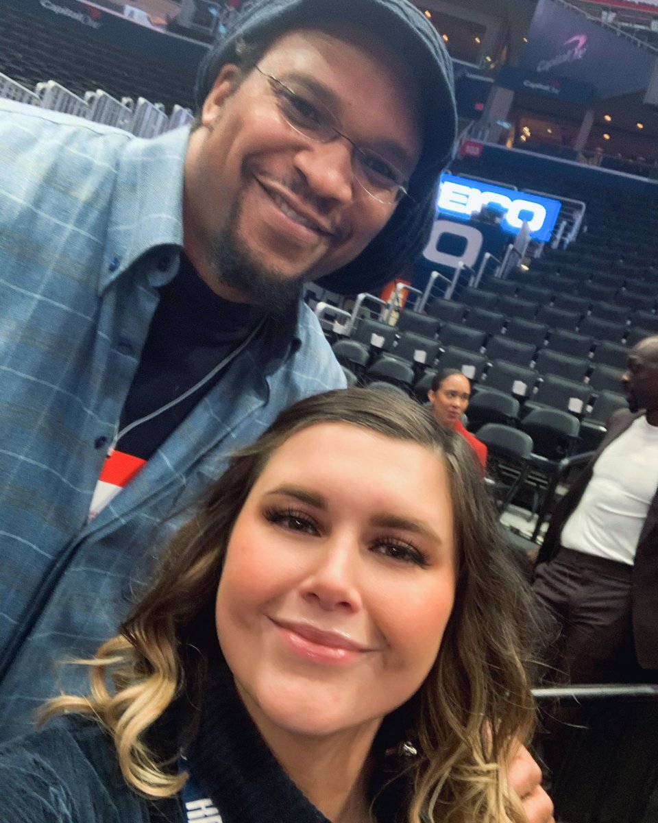 BeccaMVP's tweet photo. I found my friend @etanthomas36 pregame 😊 #WizWarriors #WizardsForever #RepTheDistrict https://t.co/vJlrnq8PDy