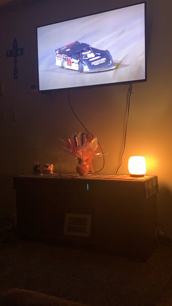 jessika41's tweet photo. Watching from North Vernon, IN!🏁🏁
#Speedweeks #lucasdirt https://t.co/2YJDlbGORK
