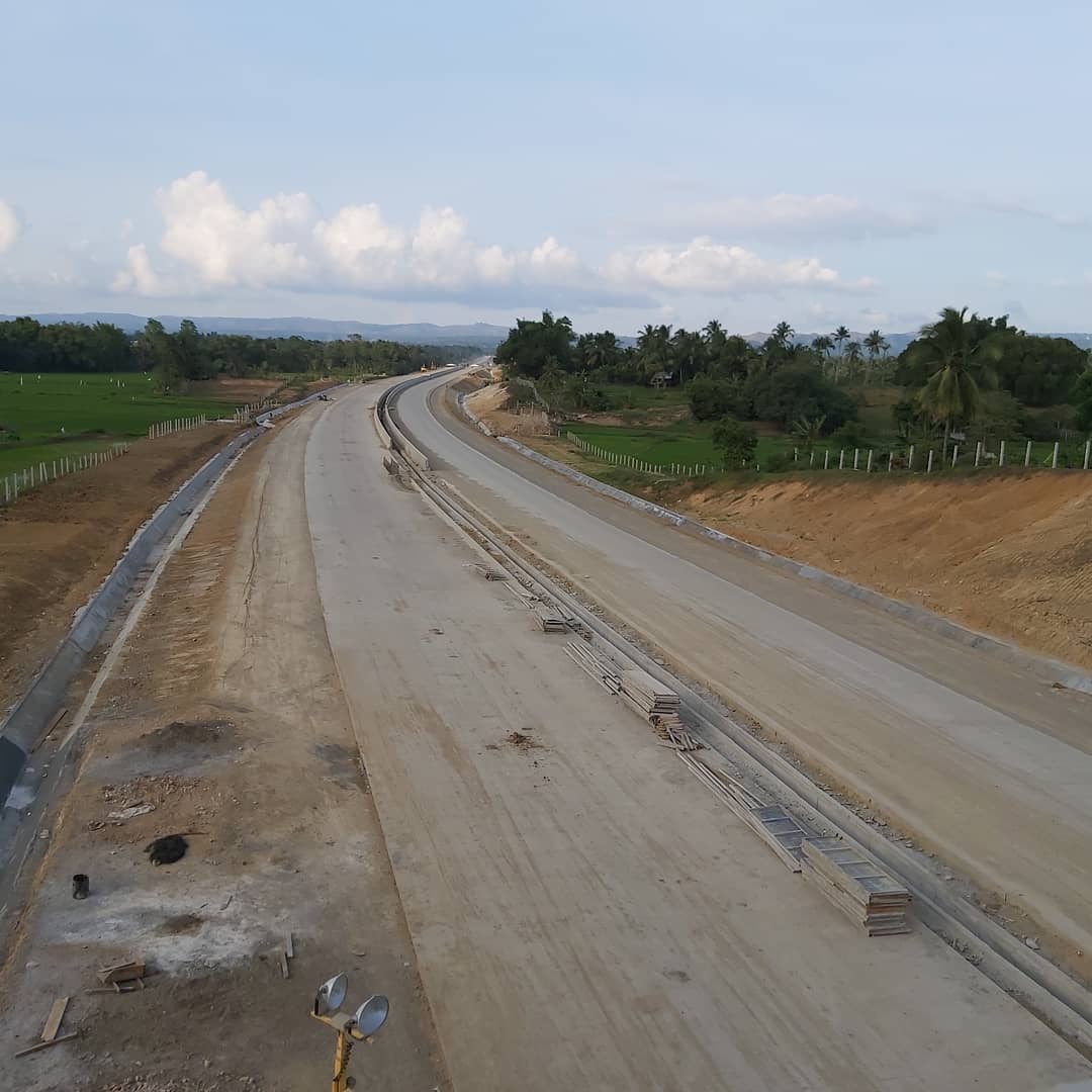 infobandaceh's tweet photo. Progres pembangunan Jalan Tol Sigli-Banda Aceh dikawasan Indrapuri, Aceh Besar hingga bulan februari tahun ini. Bagaimana menurut rakan-rakan? 😁
.
Foto : https://t.co/E843JIeOKk
Foto direkam Sabtu (1/2/2020)
.
#infobandaaceh #tolaceh #acehbesar #sigli https://t.co/uqbHOgSnh9