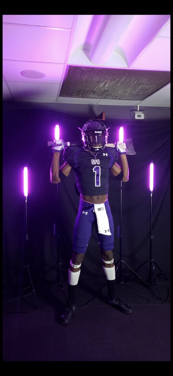 ty_love25's tweet photo. First off I want to thank God for giving me the opportunity to play sports at the next level, next I want to thank  all my family, friends, everyone who has helped me throughout my life, and all of my coaches ... big thank you #AxemJacks @SFAFOOTBALLTEAM @HankTime85 #Committed https://t.co/MRBtMvy9QX