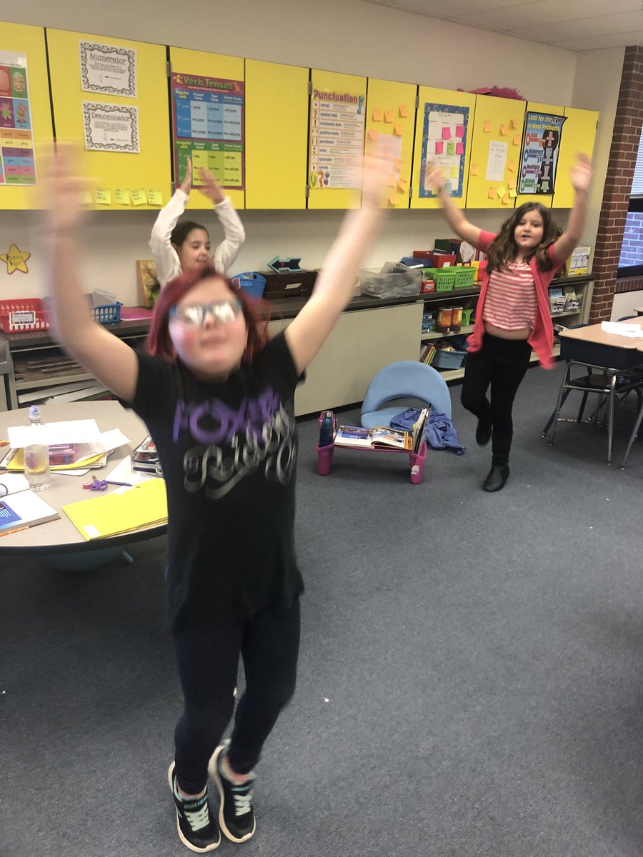 AllisonThirdJW's tweet photo. To celebrate the 💯 day of school, we did 💯 exercises! @JoeWalkerES #BestYearYet #Mc3G #100DaysOfSchool #fitstudents #thirdgrade https://t.co/GOZrRggKti