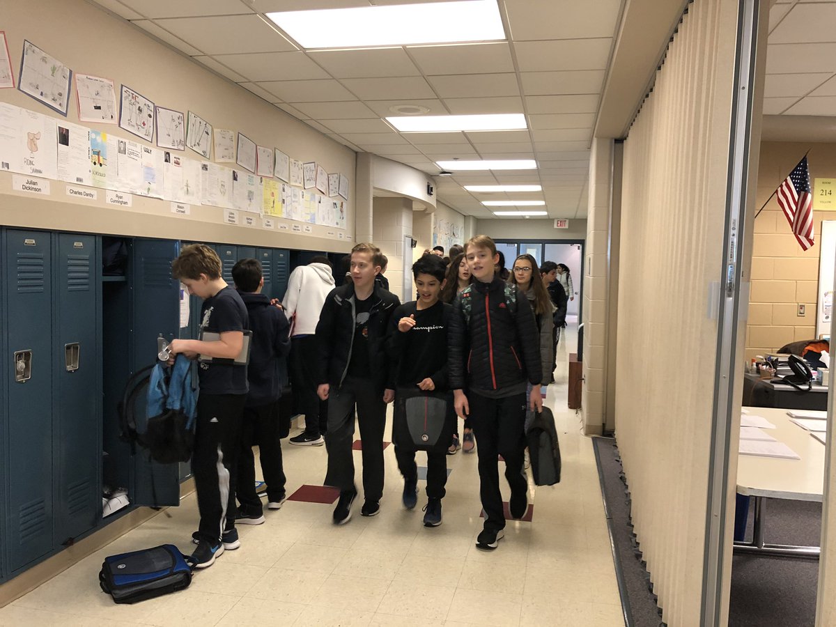 TraczTalks's tweet photo. This is what it looks like as the Pathfinder students make their way to begin another fun-filled day!@AtteaSchool #WeAreD34 https://t.co/tktFpuprkq