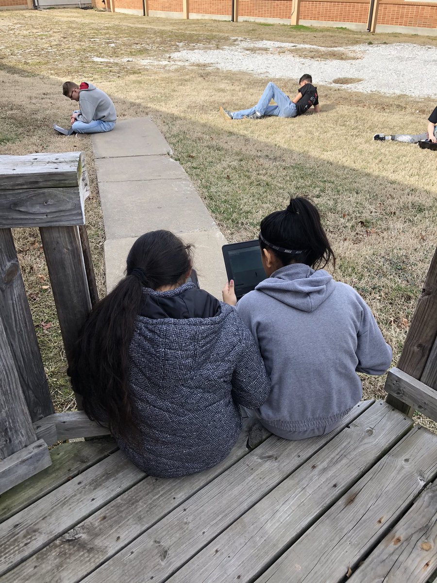 Tech theatre taking advantage of the nice weather and working outside ☀️