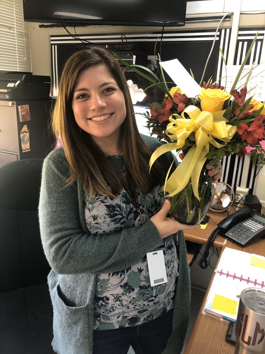 angelamabel1's tweet photo. Winner of our Family night estimation jar ....just 5 number away! Congrats ! Happy Counselors week to the Beat counselor ! We love you Chrissy Lang #WCGrows #PNGProud #WELeadTX https://t.co/TDWg8H69N0