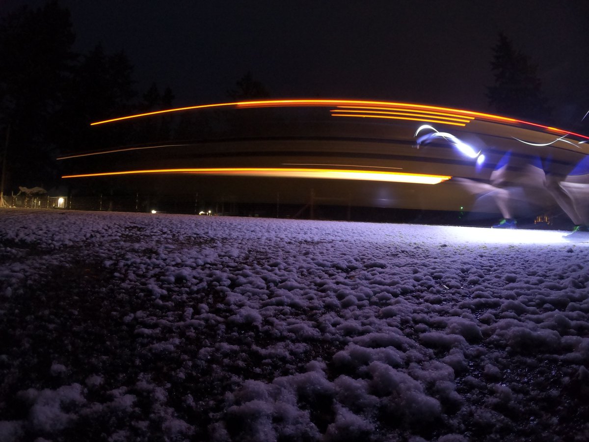 renewjeff's tweet photo. Snow play during an early run to begin the work week (& as the school bus made the rounds). And some mint @RunGum on the go.
#RunTheDay #snowpdx https://t.co/r5qIwBgNTj