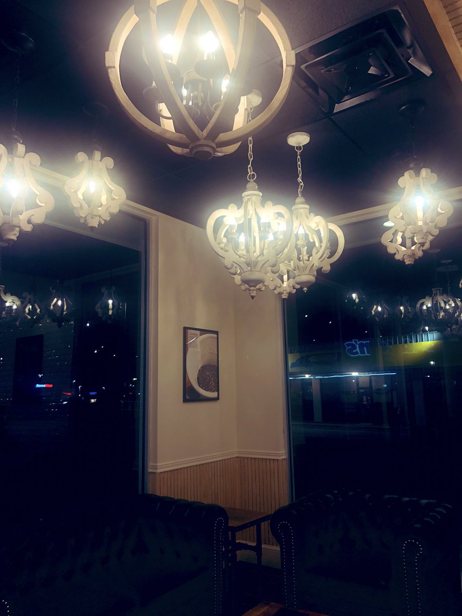 coffeegirl_77's tweet image. New #coffeehouse opened and really pretty and bright inside❤️☕️ #pjscoffee #hattiesburgms #coffeetime #MondayVibes