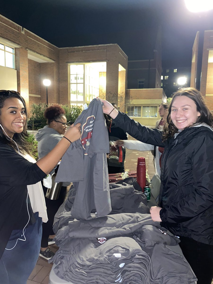 IRHCFSU's tweet photo. IRHC Lord of the Wings is on! Check in, visit all tables, get your FREE wings, and receive your IRHC socks &amp; LOTW shirts. Thank you @InternatioNole @FSUSGA @fsunrhh and @Legacy_FSU for tabling at our event! We will be announcing our LOTW winner soon, so stay tuned! #LOTW 🍗 https://t.co/iQcNJjlGRB