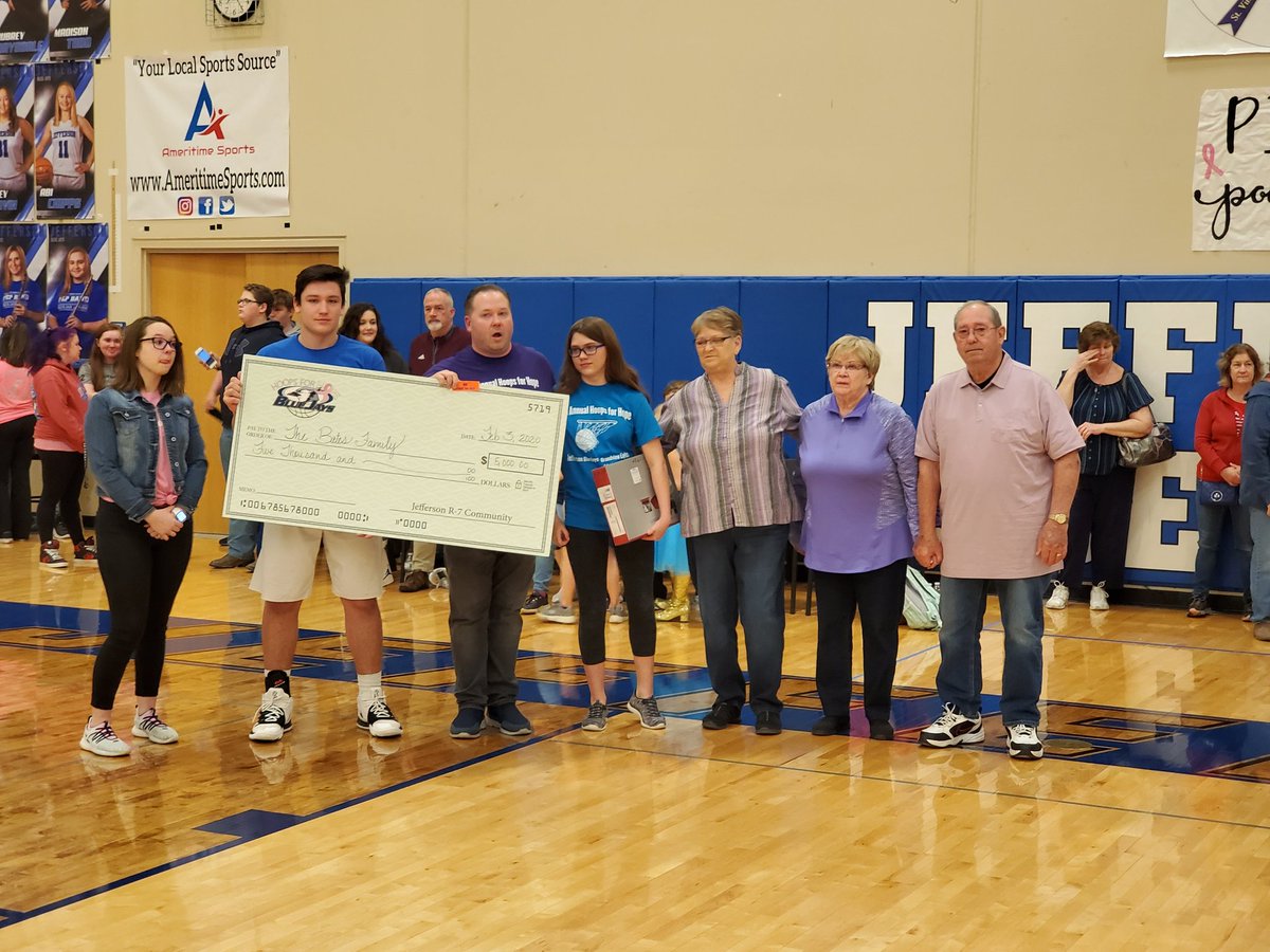 aramsdell's tweet photo. What an experience.  Hoops for Hope with a packed house for a great cause. https://t.co/XaCZKCa1gI