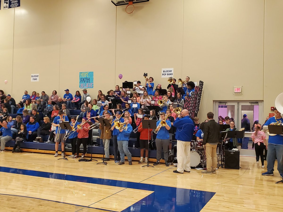 aramsdell's tweet photo. What an experience.  Hoops for Hope with a packed house for a great cause. https://t.co/XaCZKCa1gI