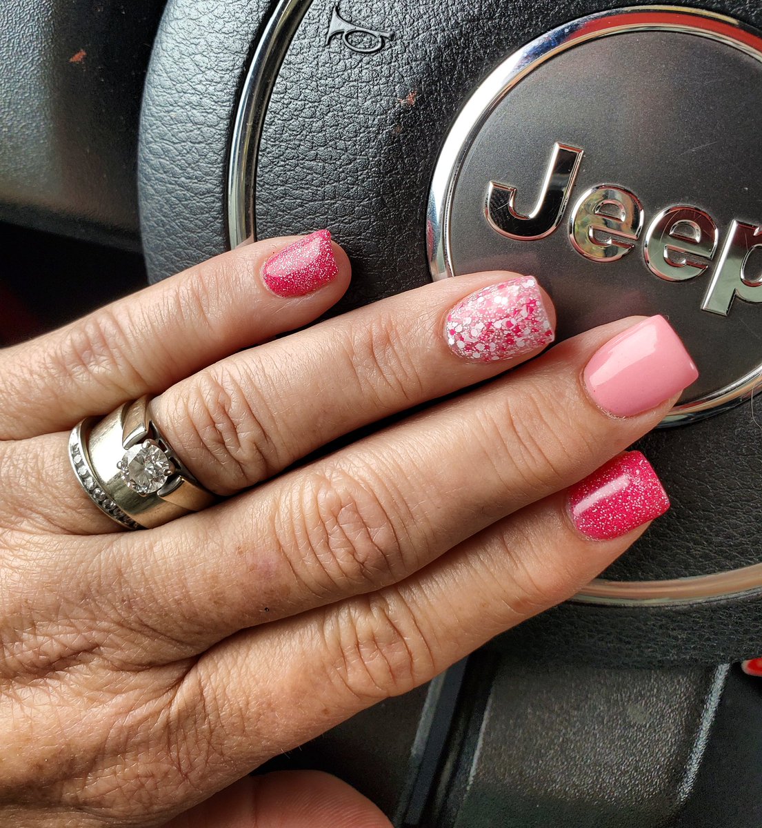 February #photooftheday -pink. #embracingbeauty
❤ pink nails and my jeep ❤
#jeepgirl #jeepsysoul #nails #valentinesday