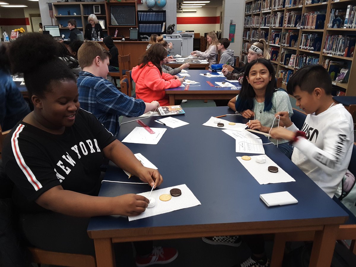 dcpsbooe's tweet photo. Today we enjoyed investigating Pi with edible circles! #DMSgens @dcpsBourlier @dcpscloninger @DMSLib https://t.co/JGIJelkeOP