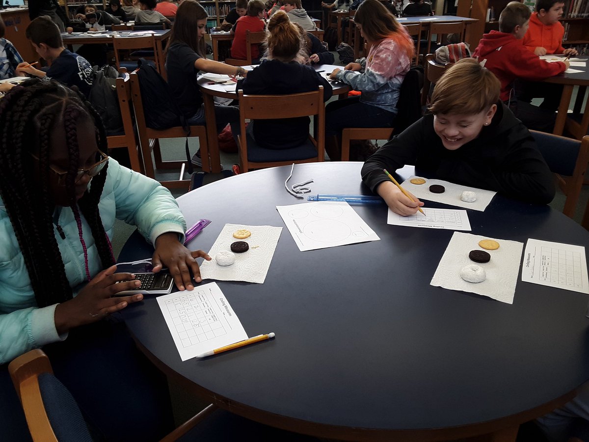 dcpsbooe's tweet photo. Today we enjoyed investigating Pi with edible circles! #DMSgens @dcpsBourlier @dcpscloninger @DMSLib https://t.co/JGIJelkeOP