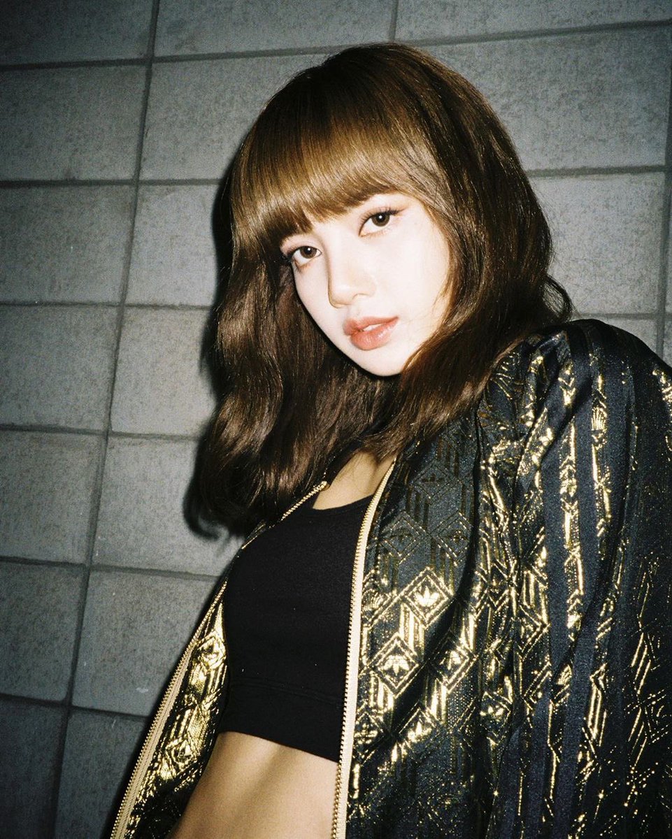 N_bp__'s tweet photo. เห็นกล้ามตรงหน้าท้องของ ลิซ แล้วรู้สึกใจคอไม่ดีเลย
#LISA 🐱
#BLACKPIINK 🖤💗🖤💗 https://t.co/PCVUI4UF0t