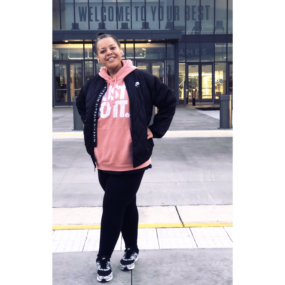 Nora17663370's tweet photo. Don’t skip Mondays!😩 #goodsore
Post workout photo session.💪🏾📷
#justdoit
#welcometoyourbest
#nothingless
#thestjames
#nike
#nikewomen
@Nike @TheStJames https://t.co/wzG66U0WKQ