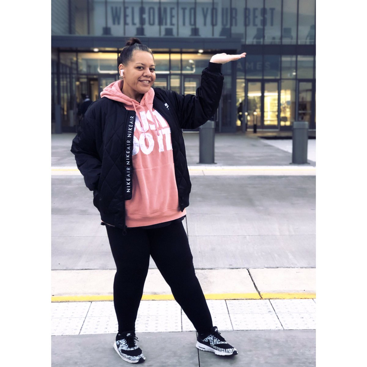 Nora17663370's tweet photo. Don’t skip Mondays!😩 #goodsore
Post workout photo session.💪🏾📷
#justdoit
#welcometoyourbest
#nothingless
#thestjames
#nike
#nikewomen
@Nike @TheStJames https://t.co/wzG66U0WKQ