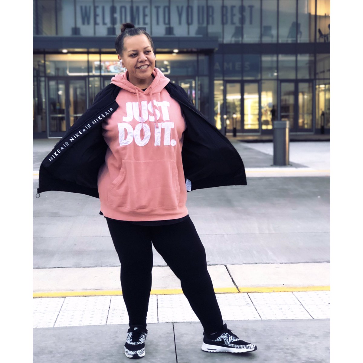 Nora17663370's tweet photo. Don’t skip Mondays!😩 #goodsore
Post workout photo session.💪🏾📷
#justdoit
#welcometoyourbest
#nothingless
#thestjames
#nike
#nikewomen
@Nike @TheStJames https://t.co/wzG66U0WKQ