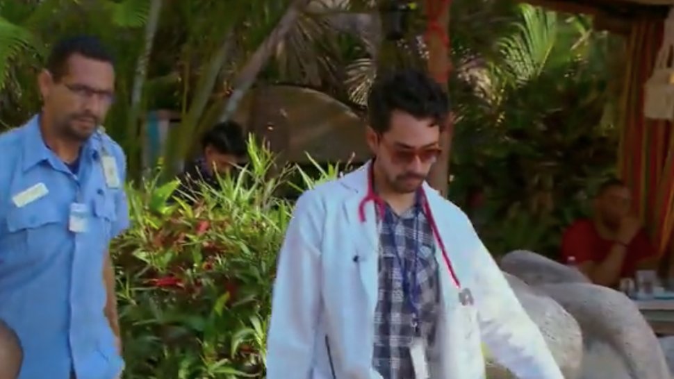 seriously_nik's tweet photo. Please tell me this is the doctor that came to help Peter. Please.  #TheBachelor https://t.co/h0y0SFykdG