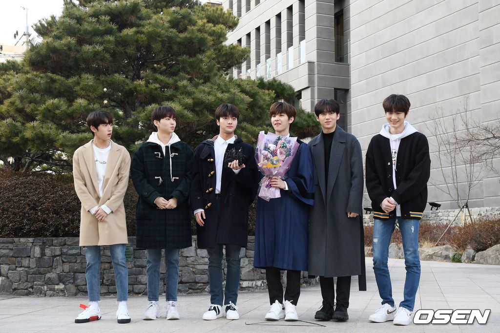 theyoon1030's tweet photo. 동윤아 축하해요!! 💐
#김동윤 #woollimz #WProject4 https://t.co/v2ty4EmRos