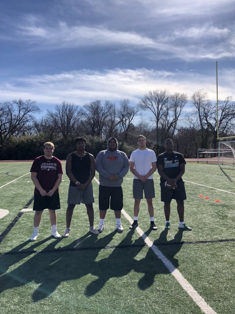 littlehead72's tweet photo. Got out yesterday and took care of business before the Super Bowl, had a new face in the group who was ready to work and get better. @ChrisDMac10 @OatesIman @MartinsonHolden #TwitterlessIsaac @LinemanUnivers1 @CoachGeorge5 #KeepMovingForward #LineU #TrenchGang #EatGreedyMovement https://t.co/R6YKCFILC0