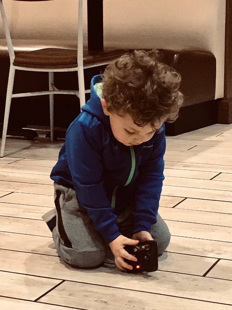 bufferphish's tweet image. unexpectedly captured the emotion of despair so perfectly, feat. Young Oakley 😂😍