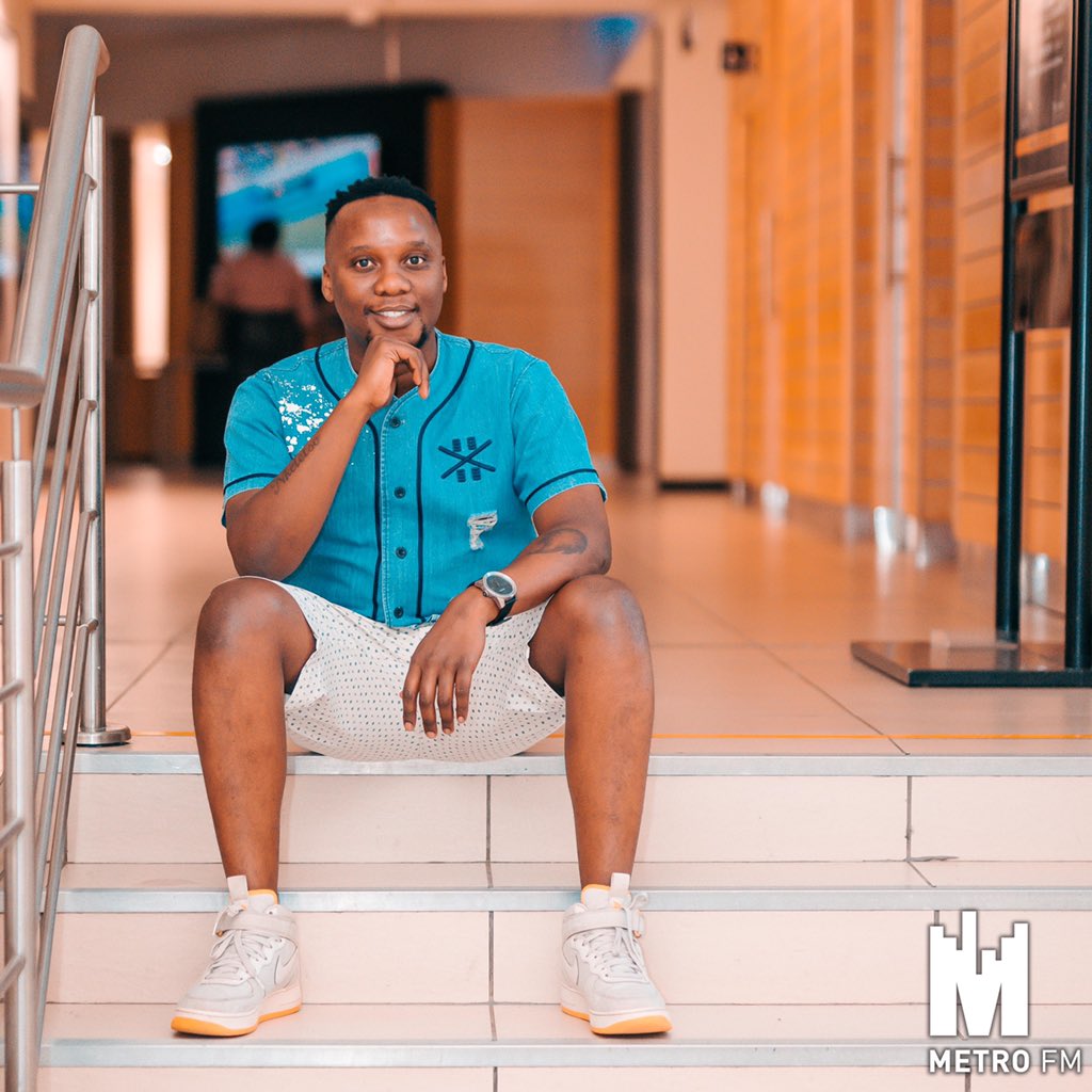 METROFMSA's tweet photo. Whatchu Wearing?
Post a pic of your look for today, tag @metrofmsa & hashtag
#MLFTD
#themorningflava
#wakeupforit
@moflava
@owenhannie
@Pearl_Shongwe https://t.co/Tgtf1k13Ix