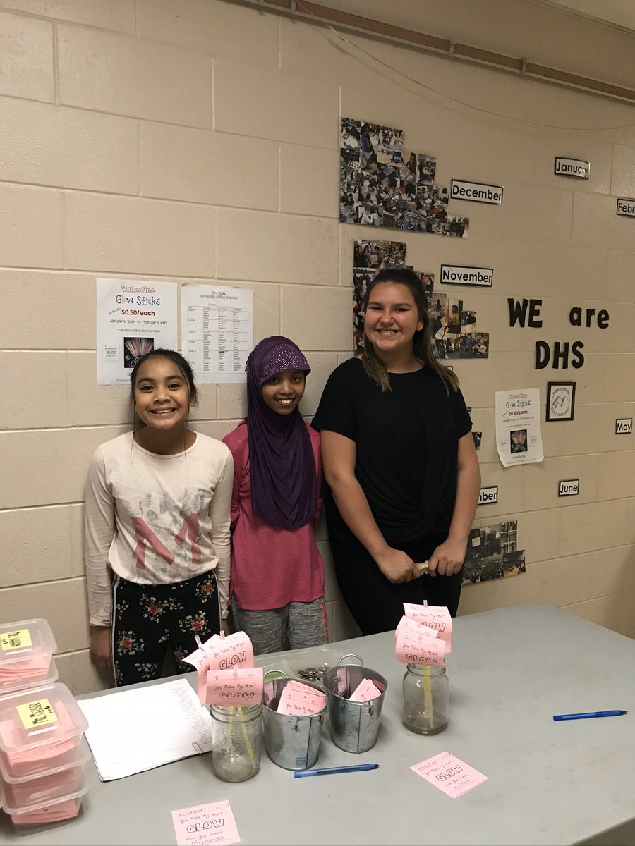 ms_aaraki's tweet photo. This is the last week to send Valentine Glowsticks 🤗 Leadership club will be selling at recess and lunch Tues/Weds/Thursday ❤️❤️❤️ https://t.co/mLQytVdPuc