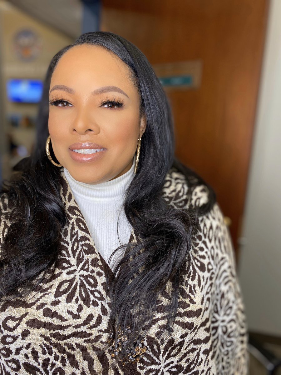 MakeupbyDoubleA's tweet photo. Todays Memorable Beauty 
Mrs. Justine Simmons 😍💄#makeupbyme 
Soft Glam For Her Latest Book Signing With @revwon ✨ | https://t.co/sq743BlRj7 https://t.co/8AdFJja7VZ