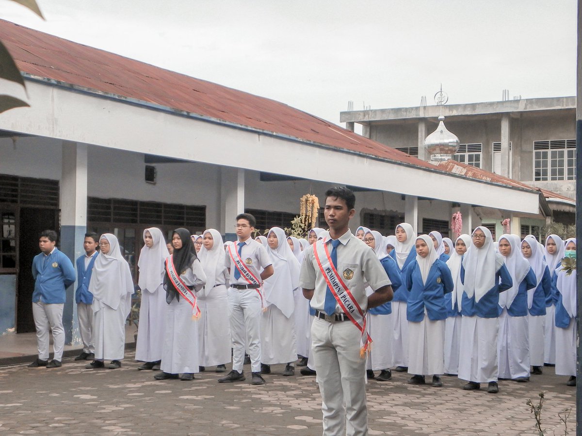 dharmaanalitika's tweet photo. Pelaksanaan upacara bendera. Pembina Upacara Bapak Kasi Kurikulum SMK Cabang Dinas Pendidikan Medan Utara. #akusmk #smkbisa #smkhebat #akusmkpastihebat #smkpastibisapastihebat #smksehat #tenagakesehatan #kemendikbud #ditpsmk #akusmkdharmaanalitika #akusmkdharmaanalitikapastibisa https://t.co/MNmVxPSHLl