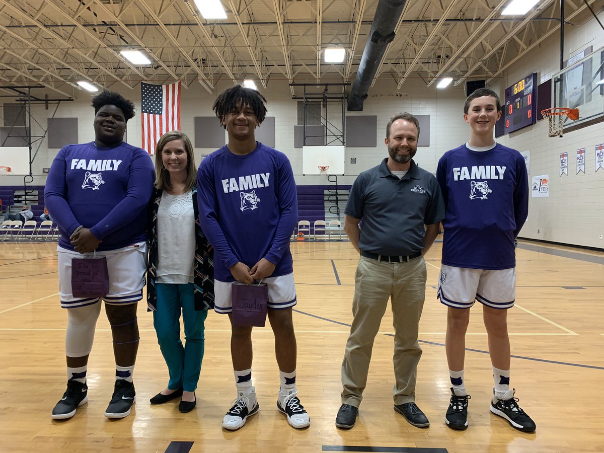 RCEMiddle's tweet photo. 8th Grade Teacher Appreciation Night #teamRCE🐾 #RCEhoops🏀 #loveourteachers💜 https://t.co/s6kJdMJzj4