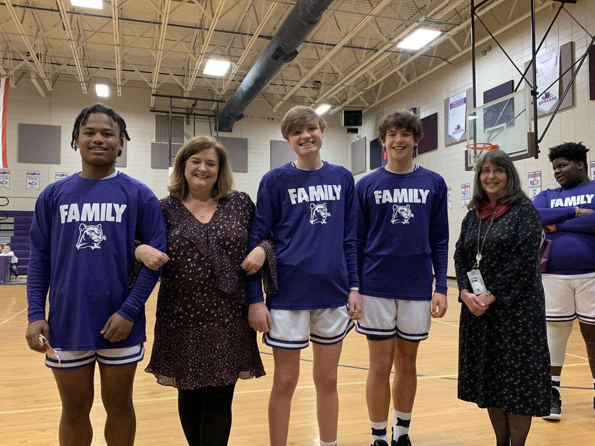 RCEMiddle's tweet photo. 8th Grade Teacher Appreciation Night #teamRCE🐾 #RCEhoops🏀 #loveourteachers💜 https://t.co/s6kJdMJzj4