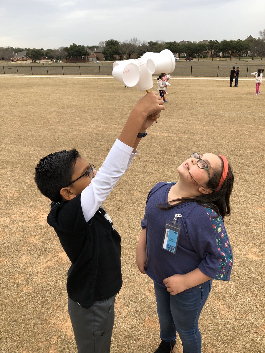 MissMurdockCRE's tweet photo. Using our anemometers to learn about wind speed!! @MrsGodinezCRE 💨 https://t.co/EVJGevnTeo