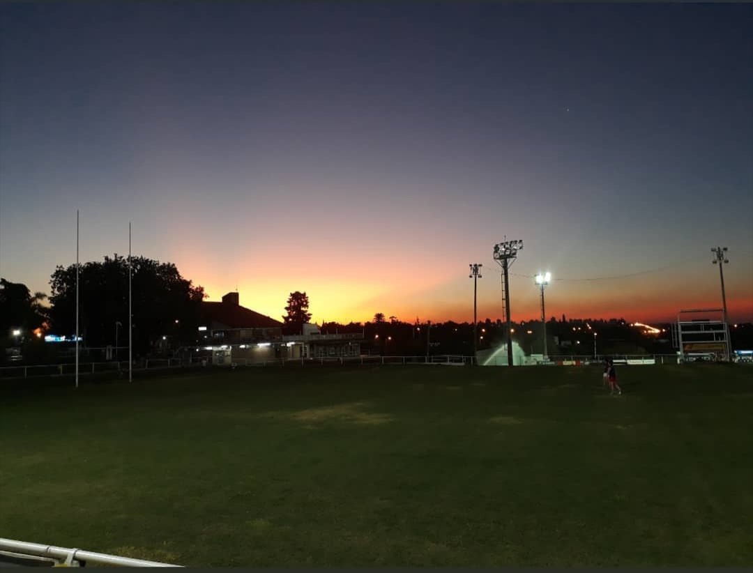 Igna_villa1's tweet photo. No importa de que club seas, los mejores atardeceres de Paraná los ves en la Tortu https://t.co/Z0KmAXepdC