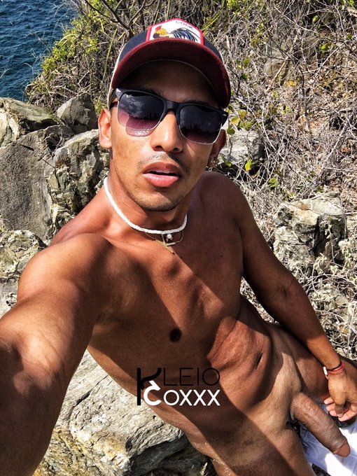 Comenta: Cazador o presa? 😈(abre la imagen) ____________ 🇺🇸 I sunbathed for a while in a place near the
