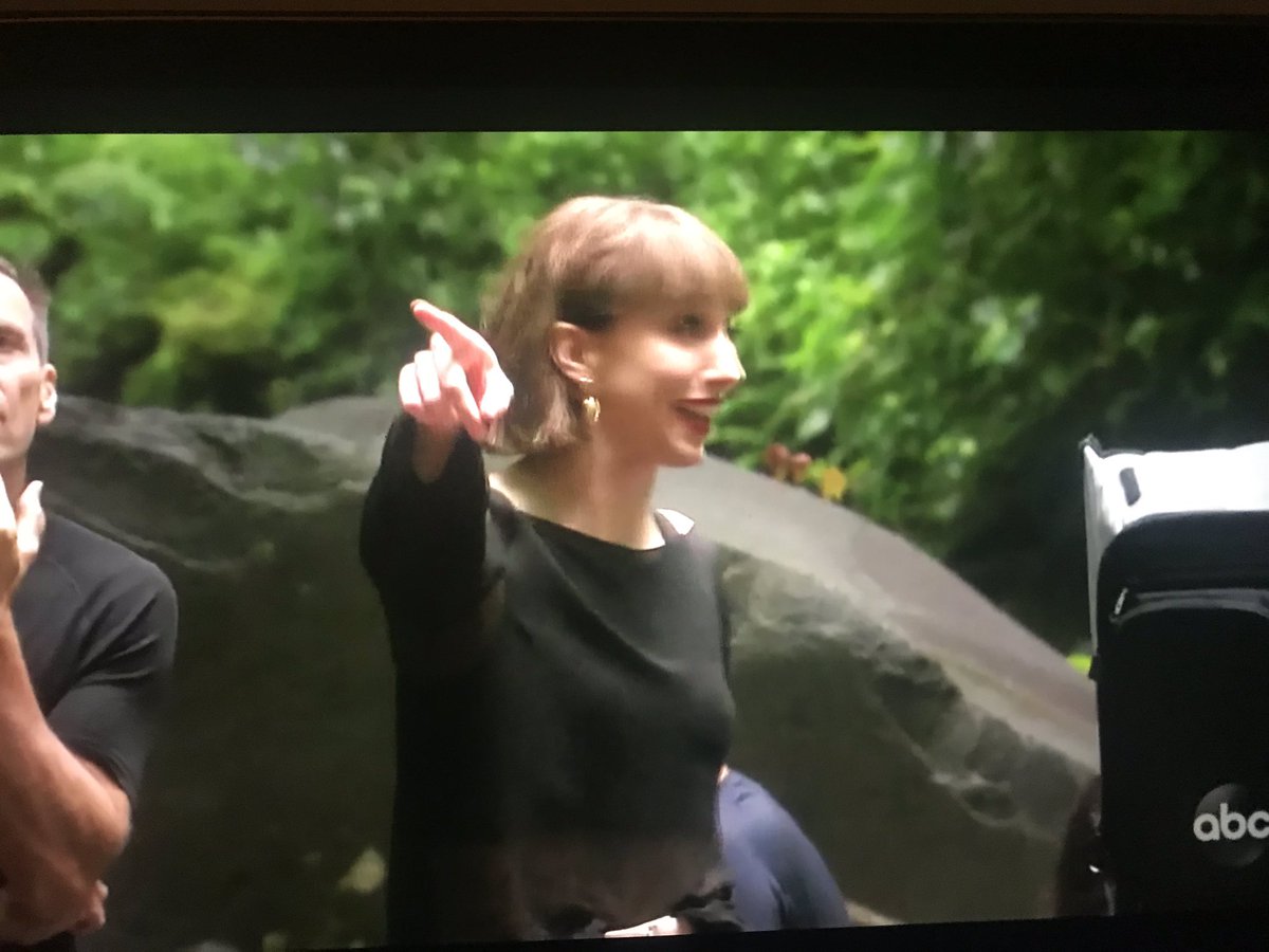 lamadredekylo's tweet photo. idk why... but this looks like a scene from the hunger games. #TheBachelor https://t.co/oyQmucKT0A
