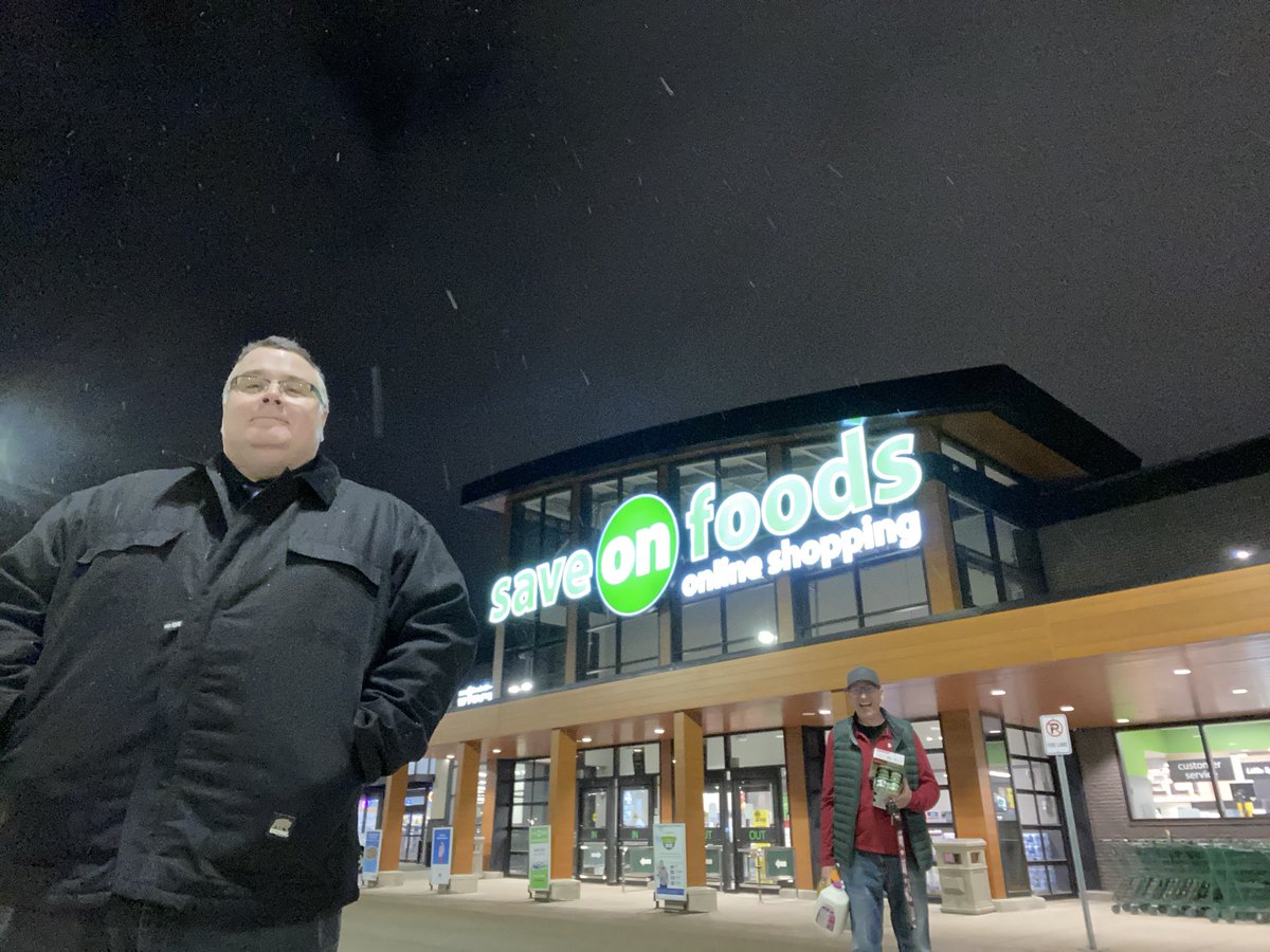 DanReynish's tweet photo. Stopped at #SaveOnFoods as I need healthy and delicious foods to eat while #LosingIt. So here I go, starting to eat healthy. Plus, I’ll get some steps in as I round the aisles!! And if I can do it...so can you!! #MetHat @nikkisnutrition @saveonfoods
— Photobomber @KimJohnston https://t.co/6n1OjSyqdq