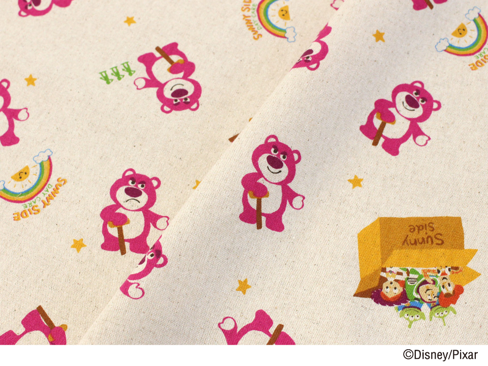 クラフトタウン Twitterren ２月前半 新商品 ディズニー ピクサー トイ ストーリー ロッツォ綿麻生地 映画 トイ ストーリー３ に登場の ロッツォ が主役の当社オリジナル生地です ウッディたちがひっそり隠れた段ボール箱にもご注目 キッズはもちろん