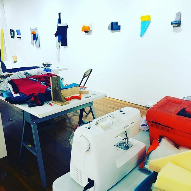 MelCarrGallery's tweet photo. #gallery as #studio #fun to have the #space to spread out #ctart #ctartist #contemporaryart #textiles but not #painting but not #sculpture but not - or is it? #essexct #villagelife #artistlife https://t.co/Nu4bGfPVPb