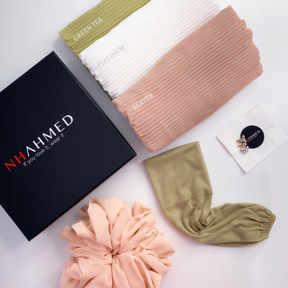 YayaAzman97's tweet photo. COMBO SET ✔️
SHAWL CHIFFON FULL PLEATED
(MATERIAL : CHIFFON)
(SAIZ : PANJANG 1.8M)
———————

*SHAWL CHIFFON FULL PLEATED SET COMBO*🧕🏻

-3 HELAI (FREE THREE GIFT SPECIAL)
-INNER SNOWCAP
-PIN TUDUNG
-SANGGUL CRUNCHY

(COLOR TAK BOLEH PILIH, MENGIKUT WARNA SEDIA ADA) https://t.co/fo7p8r6fHo