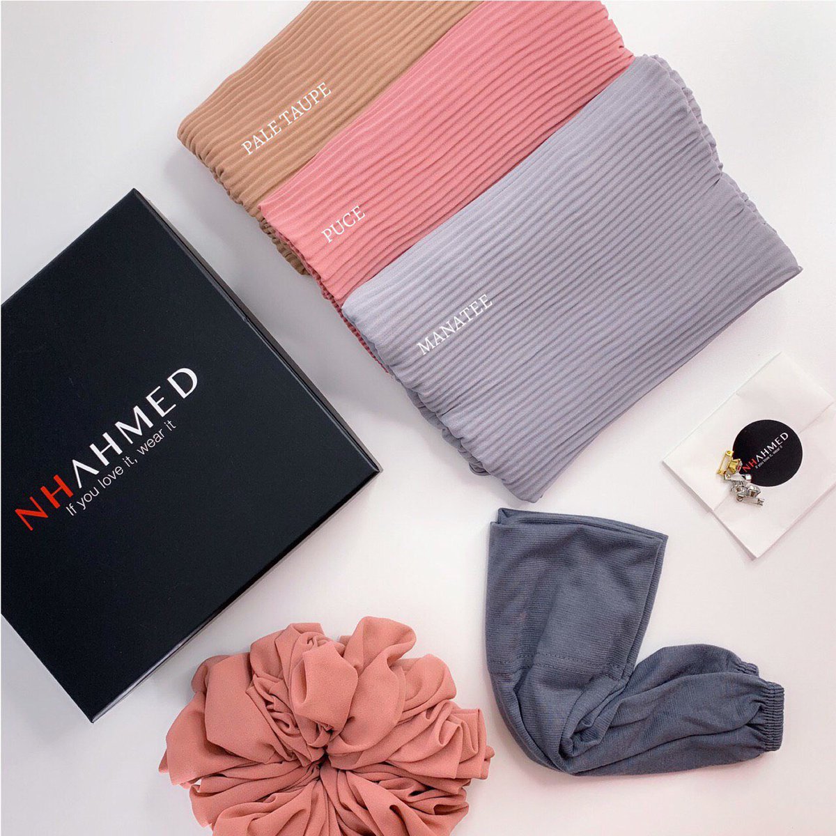 YayaAzman97's tweet photo. COMBO SET ✔️
SHAWL CHIFFON FULL PLEATED
(MATERIAL : CHIFFON)
(SAIZ : PANJANG 1.8M)
———————

*SHAWL CHIFFON FULL PLEATED SET COMBO*🧕🏻

-3 HELAI (FREE THREE GIFT SPECIAL)
-INNER SNOWCAP
-PIN TUDUNG
-SANGGUL CRUNCHY

(COLOR TAK BOLEH PILIH, MENGIKUT WARNA SEDIA ADA) https://t.co/45mie7N9lx