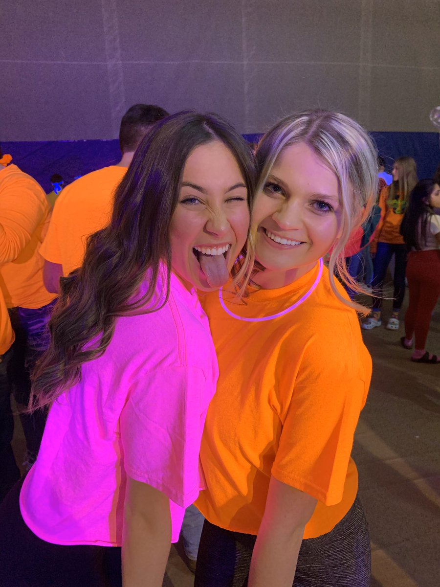 _gracewojnar's tweet photo. Happy 18th birthday fi! Thank you for everything and being crazy w me. Love you🖤🖤 @_fionaborthwick https://t.co/gSth5LWb57